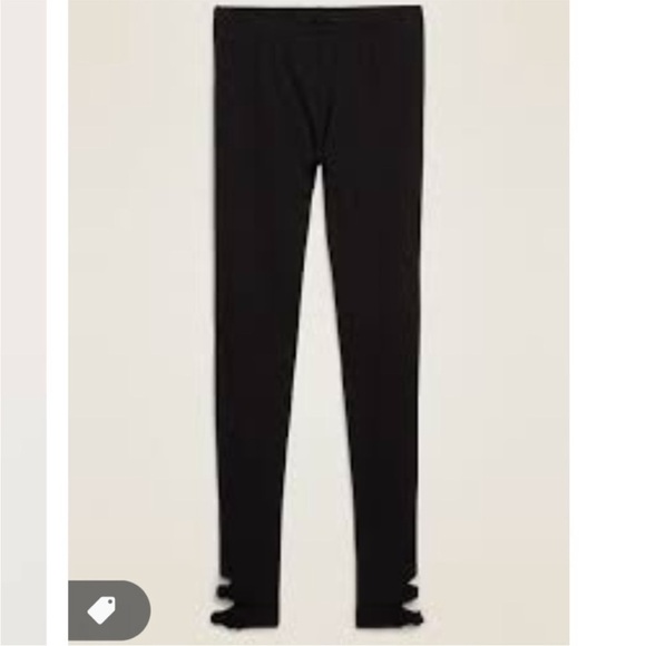 NWT! Old Navy Black High-Waisted Knotted-Hem Leggings - Size Medium 💙 - Picture 3 of 6